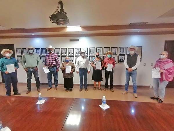 Entrega Alcalde fierros de herrar