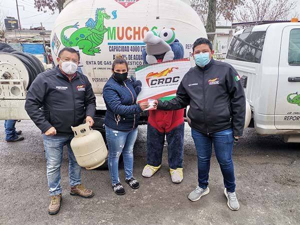 Entrega Jerry 50 vales de gas