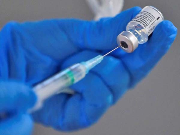 ‘Vacunas han superado a infecciones covid’, asegura la OMS