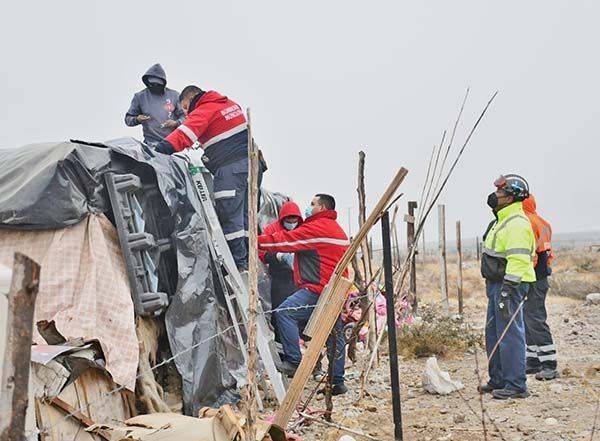Apoyan Bomberos a familias vulnerables