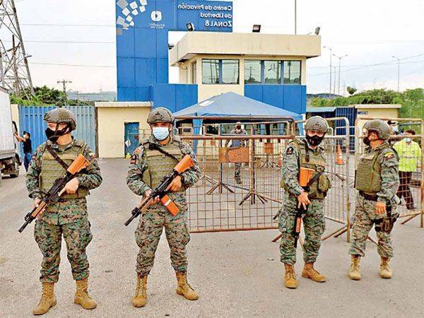 Mueren 62 presos en motines en Ecuador