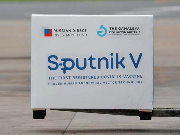 Vacuna Sputnik V, ‘puesta en órbita con éxito’, celebra Rusia
