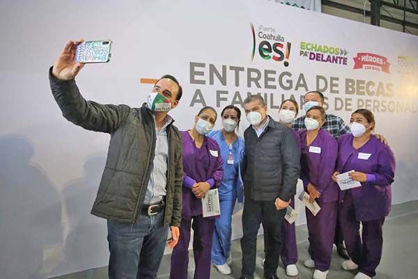 Con “Echados Pa´Delante” entregan apoyos escolares