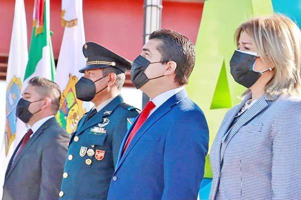 Celebra Bicentenario de Bandera Nacional