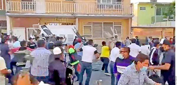 Militantes del PAN en Veracruz se agarran a sillazos