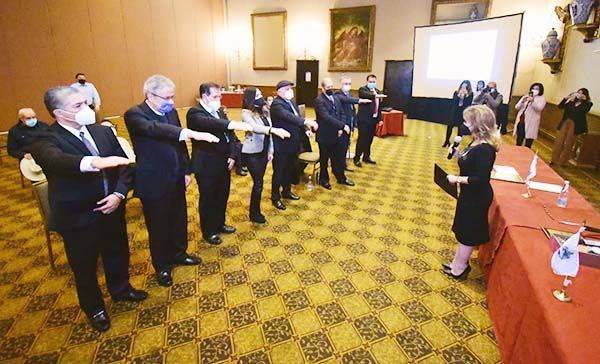 Toma protesta directiva de Asociación de Hoteles