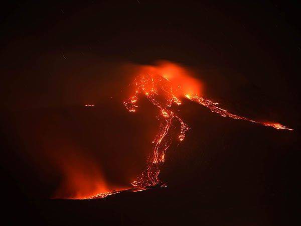 Volcán Etna hace erupción; fotos y video se hacen virales