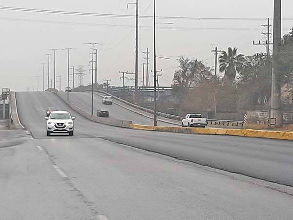 Prevén se congelen puentes vehiculares