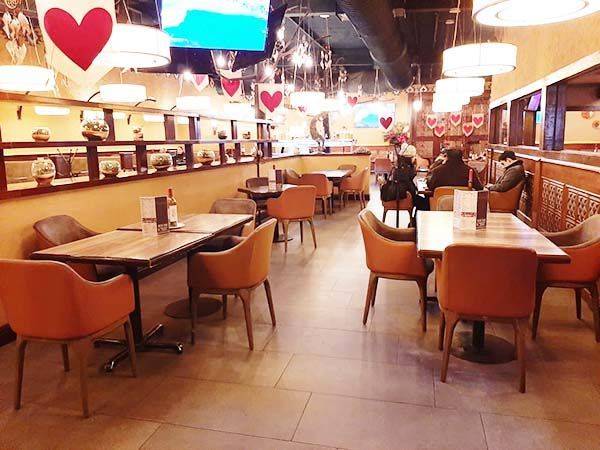 Semivacíos restaurantes en el Día de San Valentín