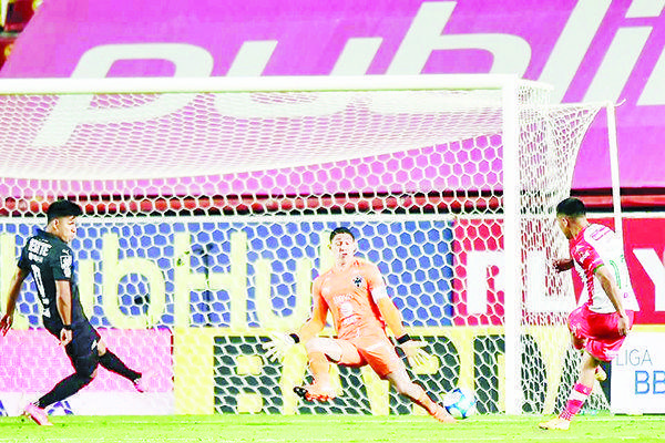 Rayados no aprovechan y les empatan