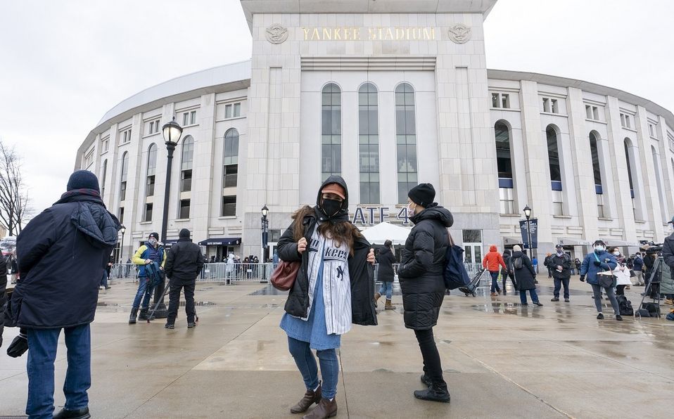 El Yankee Stadium abre como centro de vacunación contra covid-19