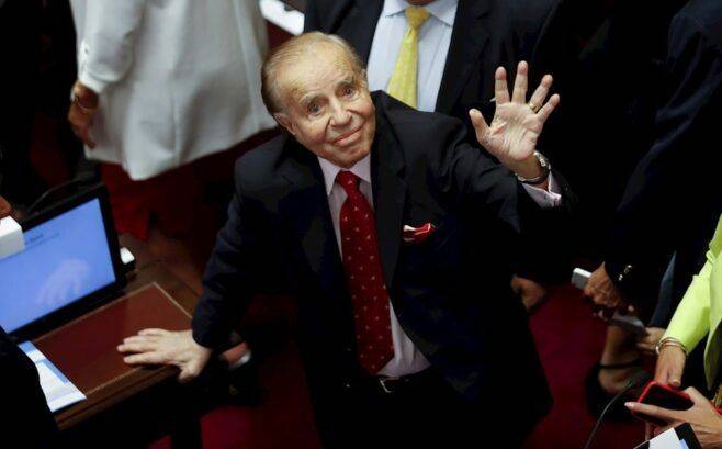 Imputan a 3 enfermeros por robo del anillo de Carlos Menem, ex presidente de Argentina