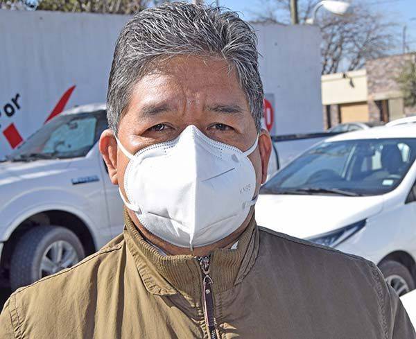 Tras helada reclaman seguro de 20 vehículos