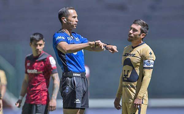 Comentaristas de TUDN se dieron ‘con todo’ por gol anulado a Pumas