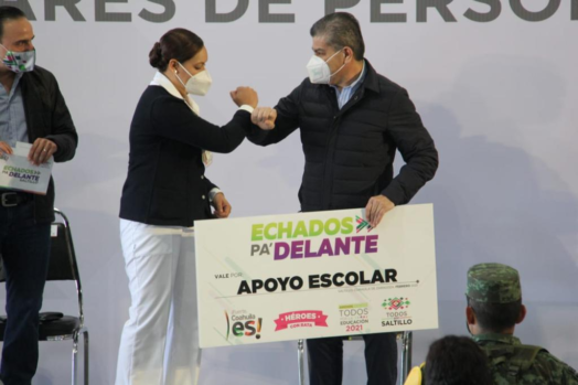 ENTREGA MARS BECAS ESCOLARES A FAMILIARES DE PERSONAL DE SALUD DE SALTILLO