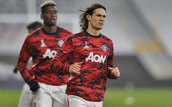 Manchester United se plantea renovar una temporada más a Cavani