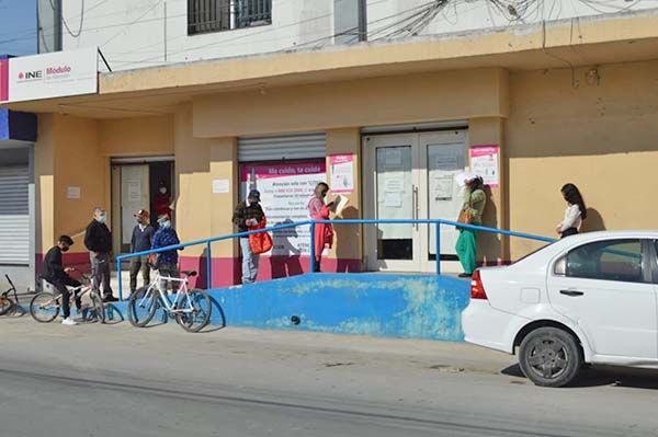 Sigue trámite de INE de manera presencial