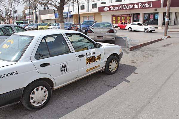 Taxista provoca colisión
