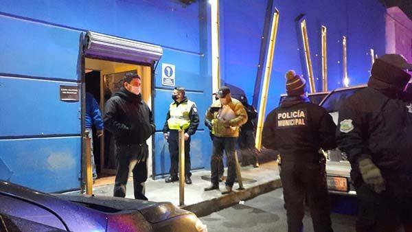 Cierran antro por sobrecupo