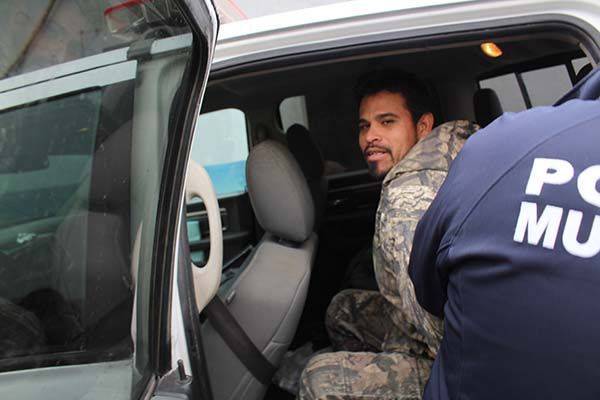 Capturan a hombre armado
