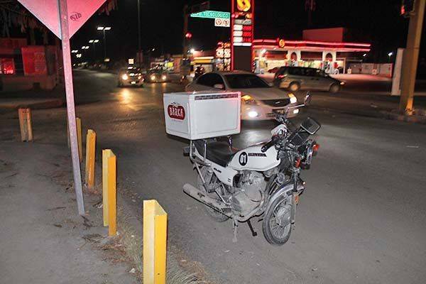 Cafre tumba a repartidor