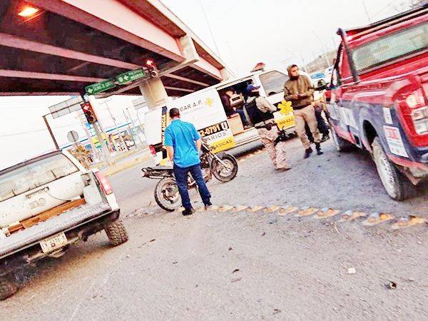 Motociclistas se accidentan en Castaños
