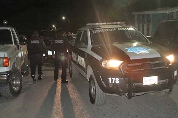 Riña deja dos heridos y dos detenidos