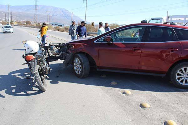 Tumba a moto en libramiento