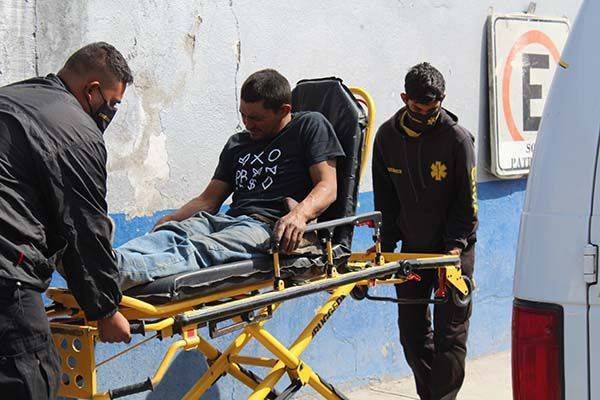 Se fractura pierna al escapar de policías