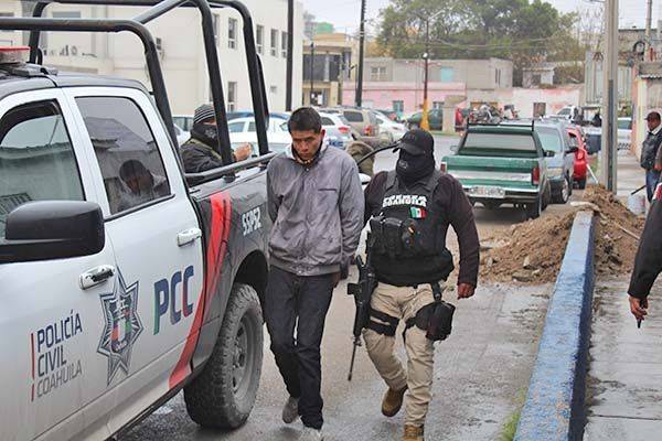 Estatales lo encierran por alterar el orden