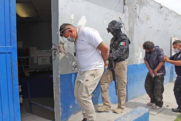 Estatales guardan a detenido