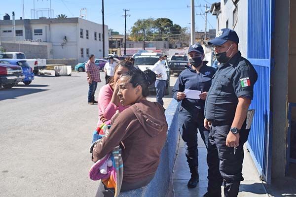 Ex pareja le roba en su casa