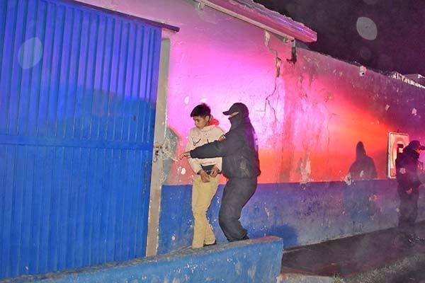 Encierran a quinceañero violento