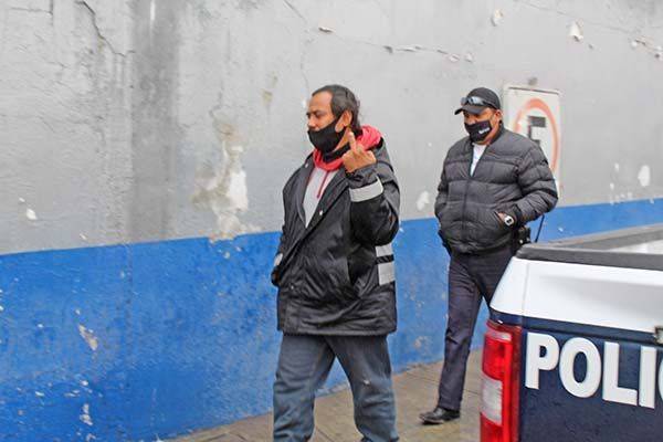 Rechazan infracción y enfrentan a policías
