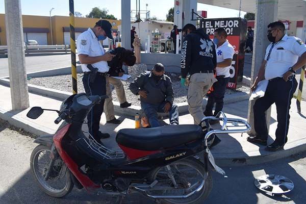 Acaba motociclista con raspones