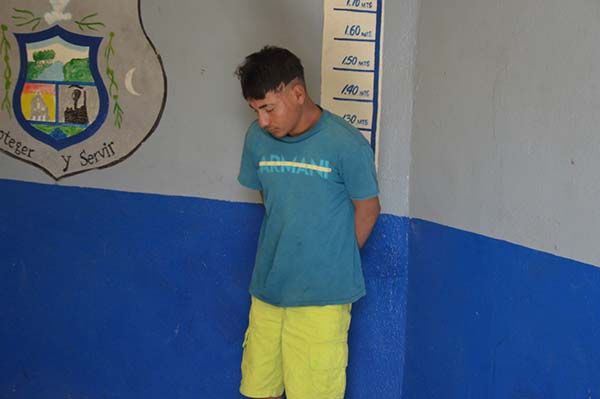 Sorprenden a ladrón al hacer boquete