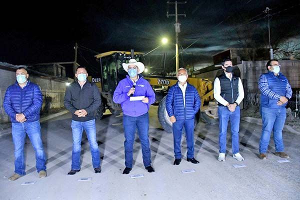 Supervisa pavimentación y anuncia nuevas obras