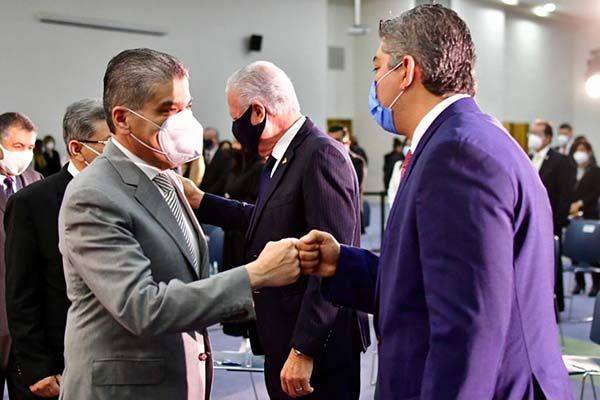 Acompaña Paredes a Gobernador en gira