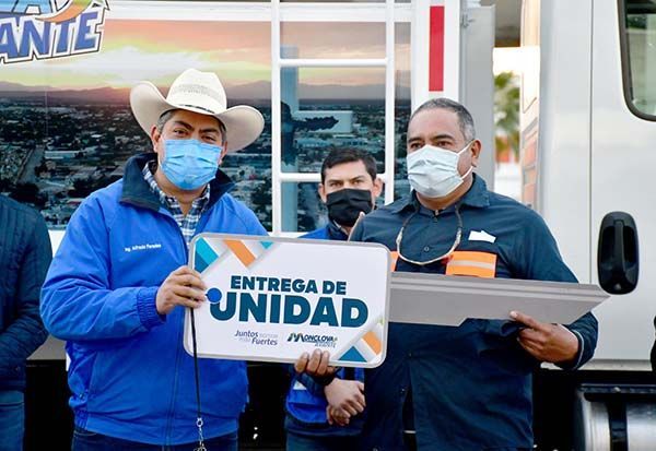 Entrega Paredes cinco camiones recolectores