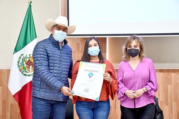 Exhorta a comerciantes a seguir capacitándose