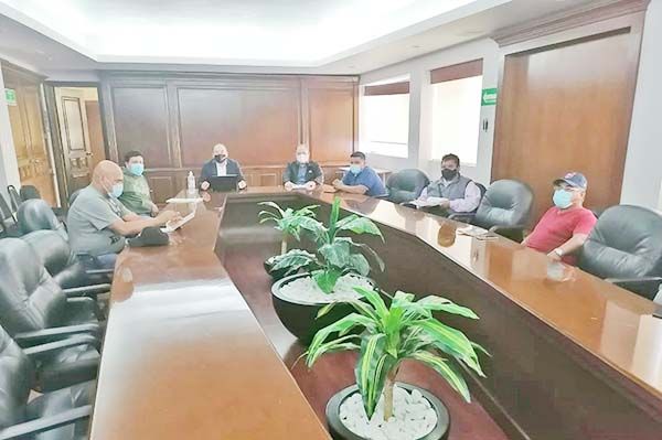 Revisan el contrato de burócratas municipales