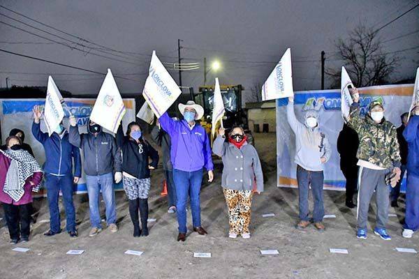 Da Alcalde banderazo de obra de pavimento