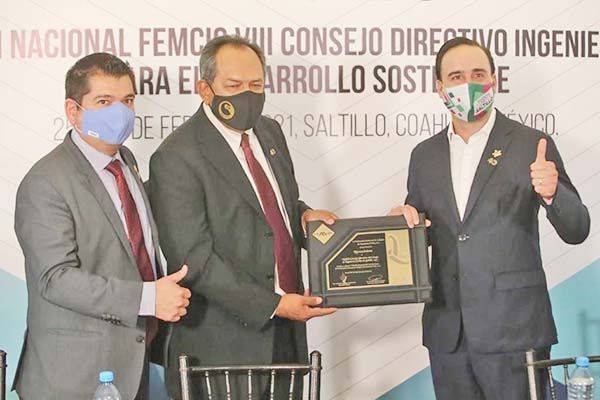 Reconoce Manolo trabajo de los Ingenieros Civiles