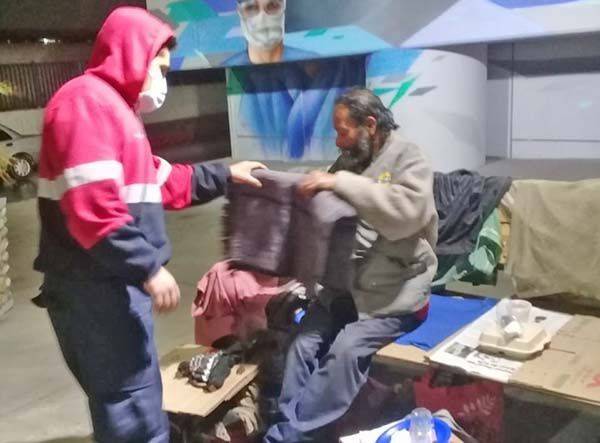 Ubican a indigentes para cuidarlos del frío