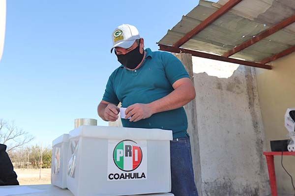 Eligen priistas por voto a candidatos