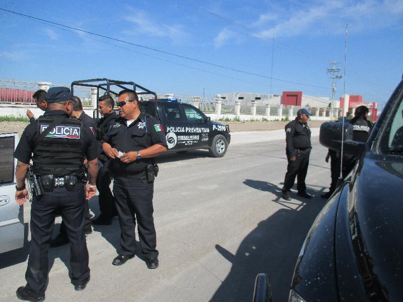 Abren fuego contra policías en PN.