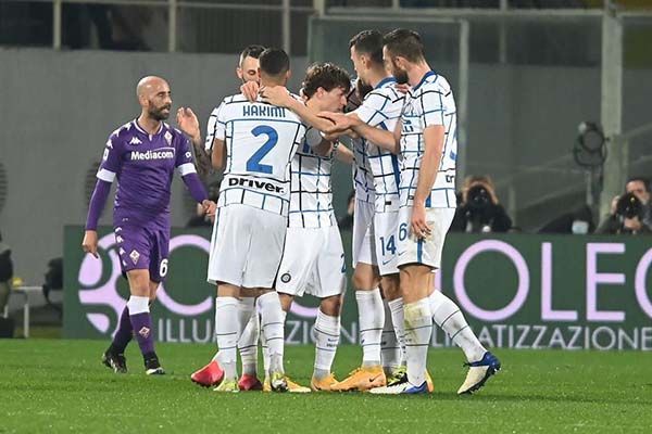 Asalta Inter liderato de la Serie A