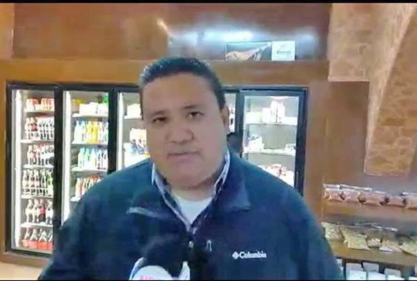 Brindan alimentos calientes a policías