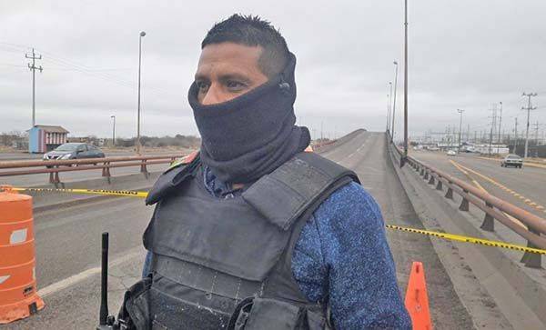 Cierran paso por puentes elevados