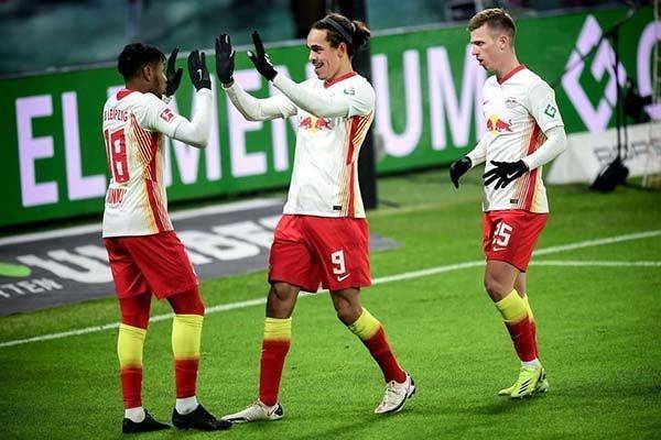 Mantiene Leipzig persecución al Bayern